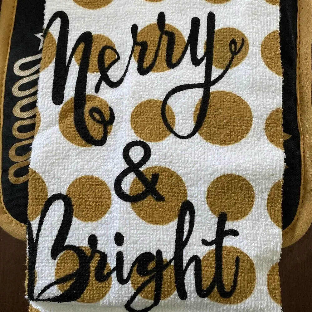 Christmas Merry & Bright Set Tree Towel 2 Pot Holders Holiday Style NWT Baking
